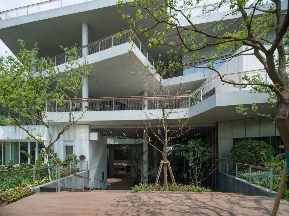 365体育唯一入口：一周设计丨Gensler发布2024设计趋势展望报告；青山周平万科新型邻里中心(图1)