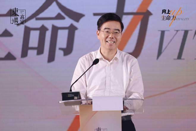 365体育唯一入口：2024设计师高定思想汇暨东遇红木高定10系统首发仪式在苏举行(图1)