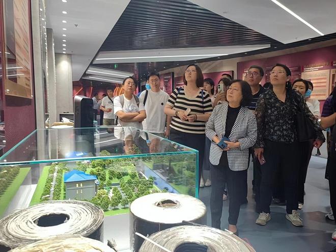 365体育唯一入口：天津市建筑设计研究院莅临东方雨虹总部研发基地参观交流(图1)