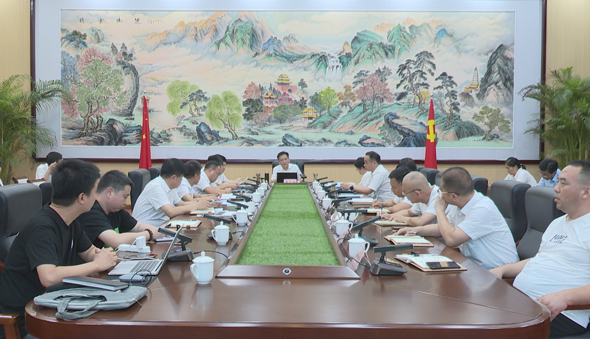 365体育唯一入口：宋志江主持召开县国土空间规划委员会2024年第二次会议(图1)