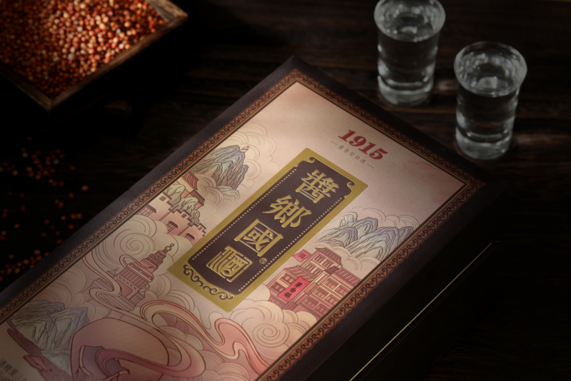 365体育(bet):贵州中心酿酒集团再添新奖项:醬鄉國酒·1915创意包装设计斩获殊荣(图2)