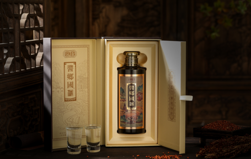 365体育(bet):贵州中心酿酒集团再添新奖项:醬鄉國酒·1915创意包装设计斩获殊荣(图4)