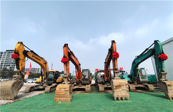 365体育唯一入口：总投资逾400亿元！2024年杨浦区重大项目签约暨重大工程上午集中开工(图2)