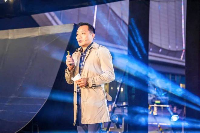 365体育（bet）：聚设计之光「一起拥抱」未来2024华南设计师年会盛启(图5)