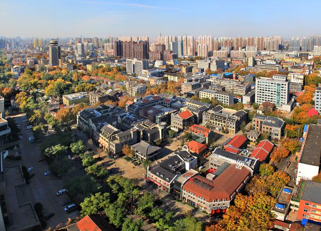 365体育（bet）：聚焦2025济南两会2024年济南启动实施城市更新项目100个、完成投资517亿元(图1)