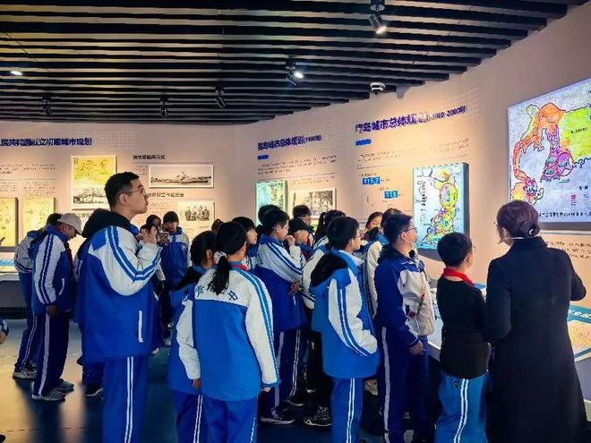 365体育唯一入口：【研之旅】走进青岛规划展览馆感受海洋城市文化——青岛大学附属中学2024级22班社会实践活动纪实(图6)