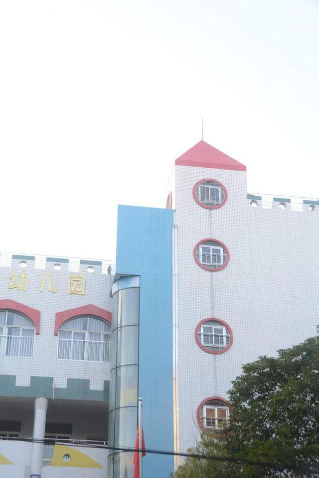 365体育唯一入口：走遍20多个省份、110多座城市只拍千禧年建筑的00后摄影师在上海拍了什么？(图9)