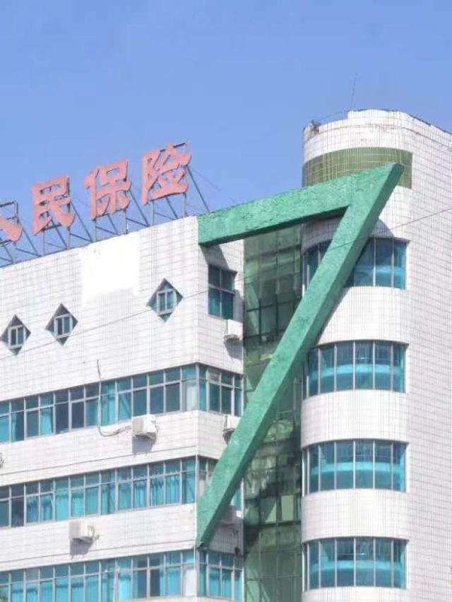 365体育唯一入口：走遍20多个省份、110多座城市只拍千禧年建筑的00后摄影师在上海拍了什么？(图7)