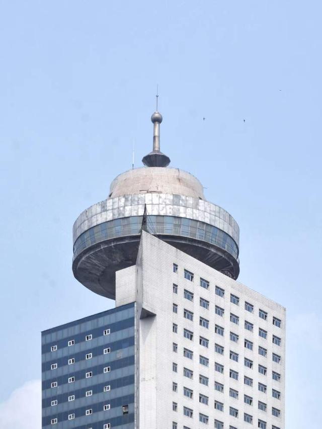 365体育唯一入口：走遍20多个省份、110多座城市只拍千禧年建筑的00后摄影师在上海拍了什么？(图6)