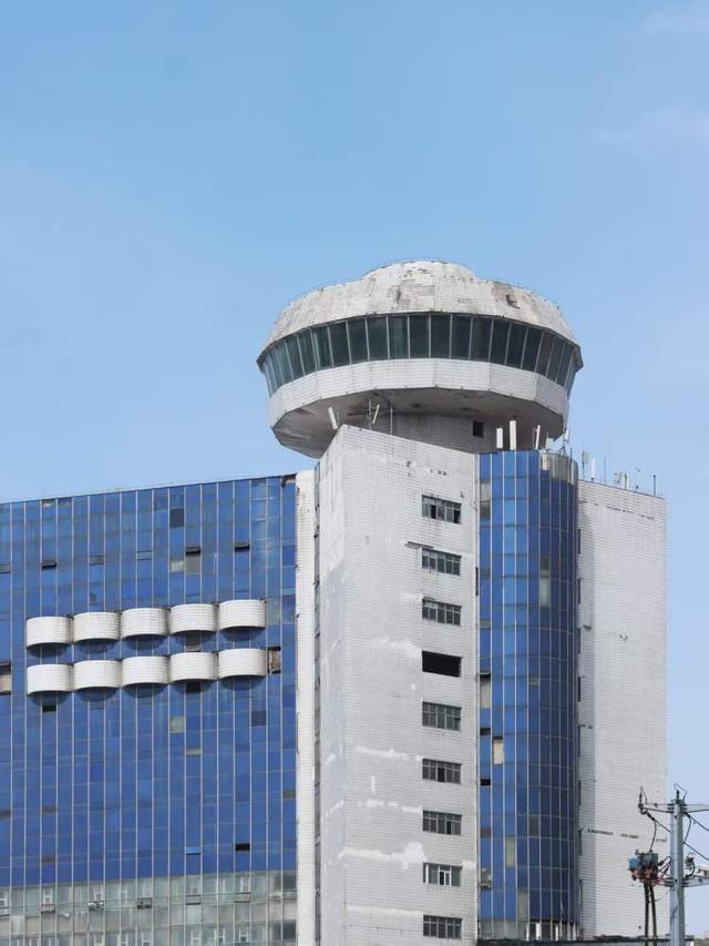 365体育唯一入口：走遍20多个省份、110多座城市只拍千禧年建筑的00后摄影师在上海拍了什么？(图4)