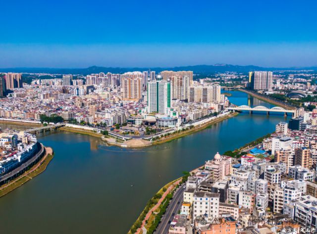 365体育唯一入口：化州市2024年经济社会高质量发展纪实！潮头再奋楫实干启新程！(图1)