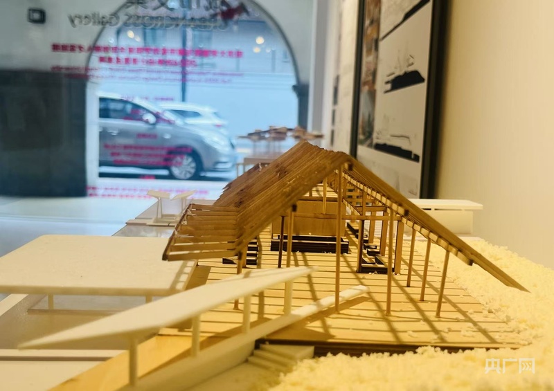 365体育唯一入口：天下彝家第一村“秀”美上海滩迤沙拉设计成果展亮相武康大楼(图3)