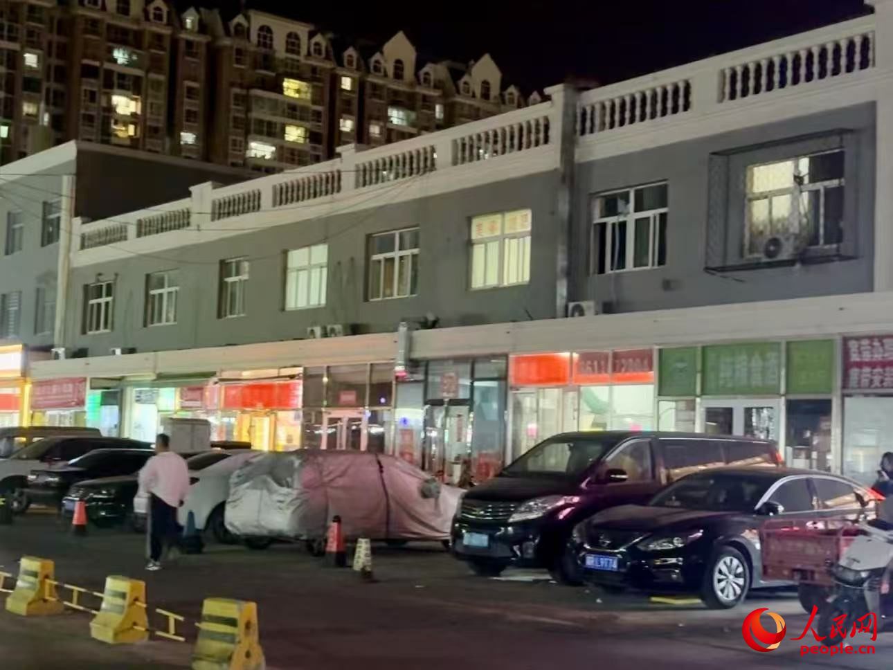 365体育唯一入口：人民直击｜探访河北三河招牌颜色“禁令”背后(图2)