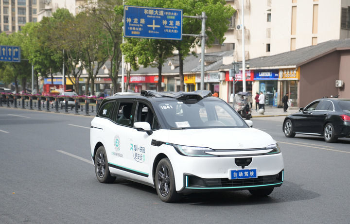 365体育唯一入口：爬坡过坎向新行——重庆汽车产业跃升记(图7)