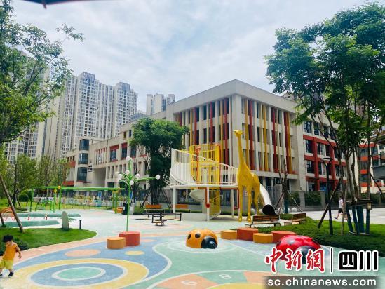365体育唯一入口：成都“净优亮美”绣出幸福新图景城乡焕新颜迎世运(图1)