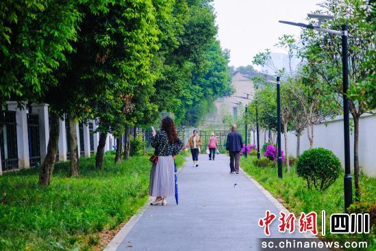365体育唯一入口：成都“净优亮美”绣出幸福新图景城乡焕新颜迎世运(图5)