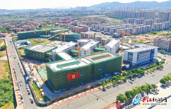 365体育（bet）：季延中学罗山校区项目建设有序推进建筑主体结构全面封顶(图1)