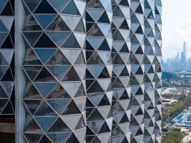 365体育唯一入口：388米！招商银行全球总部幕墙工程完成封顶！进入竣工倒计时(图3)