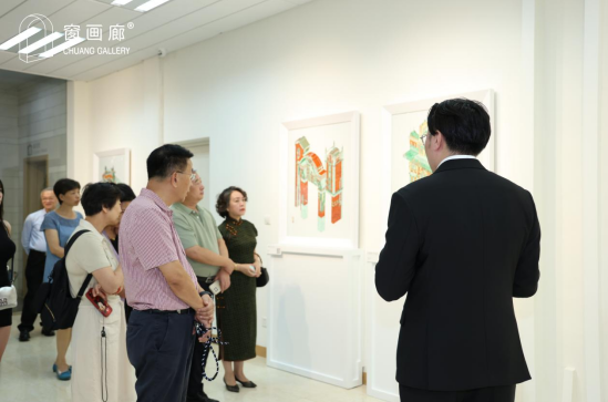 365体育唯一入口：《石库门的新生》冯彬海派工笔瓷板画首展暨陈靓独脚戏专场首演！(图2)