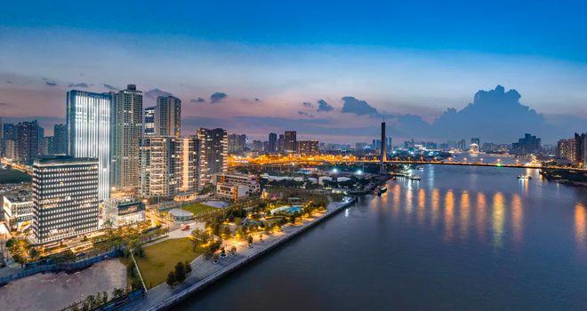 365体育（bet）：广州好房热搜！滨江天地售楼处发布奢品引全城竞藏！(图4)