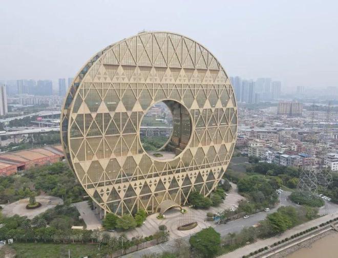 365体育唯一入口：全球最大最圆的建筑即将第三次拍卖！起拍价136亿元(图4)