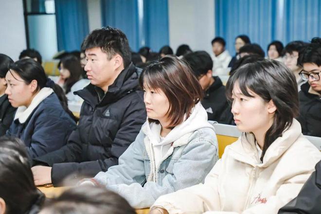 365体育唯一入口：周口城市职业学院举办职业规划大赛专题分享会(图3)