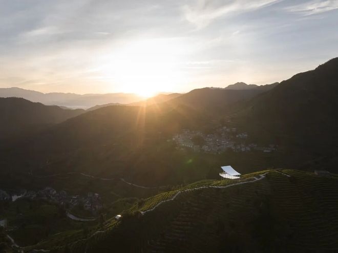 365体育唯一入口：衍述设计新作｜茶山之上的浮亭光影与时间的对话(图2)