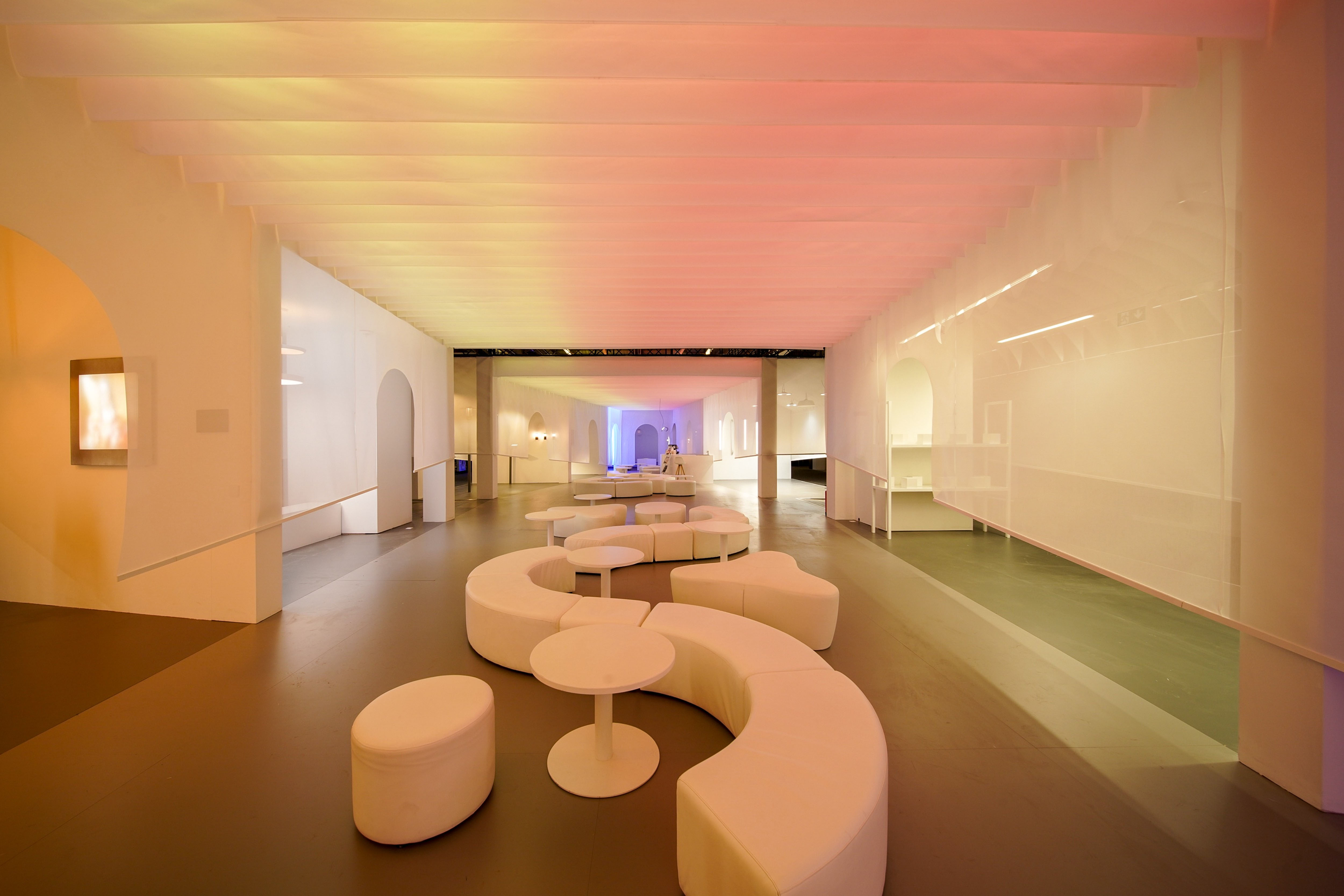 365体育唯一入口：五度闪耀法兰克福：欧普照明携设计品牌OLL与OMA共塑全球光影版图(图3)