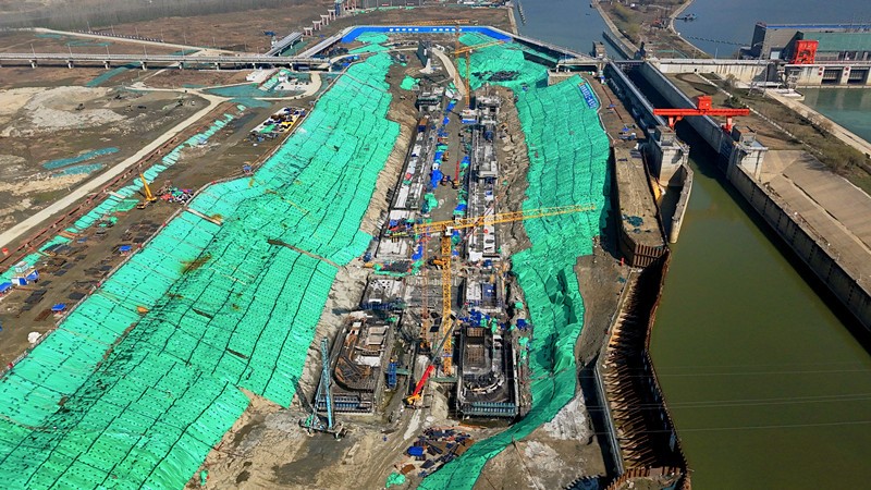 365体育唯一入口：汉江兴隆枢纽二线船闸建设正酣全力冲刺节点目标(图2)