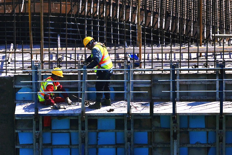 365体育唯一入口：汉江兴隆枢纽二线船闸建设正酣全力冲刺节点目标(图3)