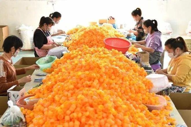 365体育（bet）：宣恩这个镇把家具卖到欧美！目标：2个亿(图1)