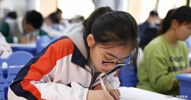 365体育唯一入口：普高＂愿读尽读＂、中考不＂卡＂人多地推进中考改革(图3)